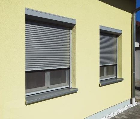 rollladen-mit-insektenschutz-in-graualuminium